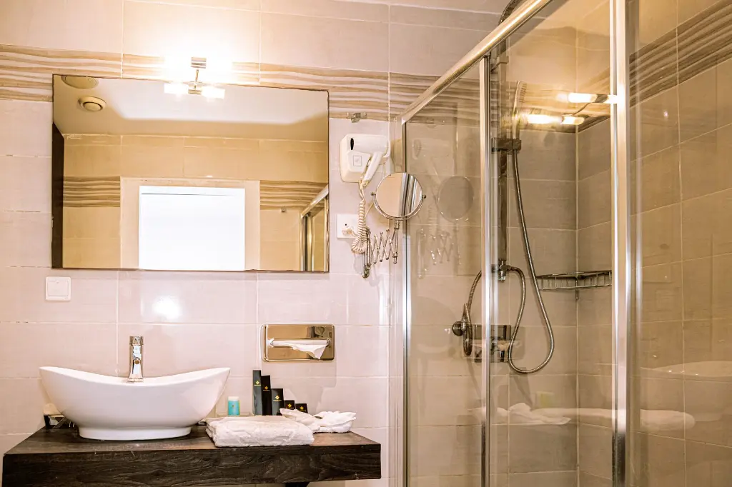 Cabine-de-douche-Suite-scaled.webp